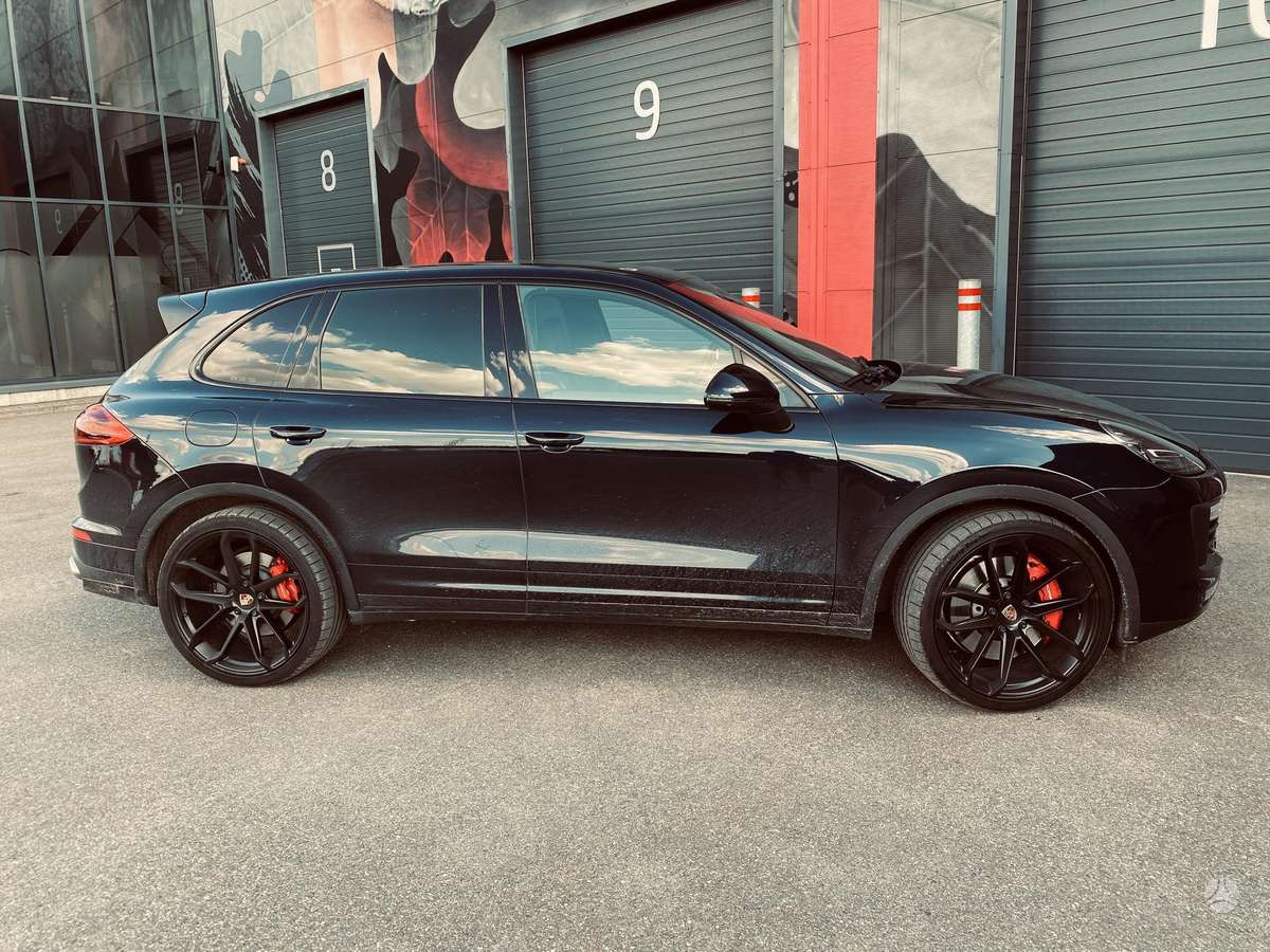 Porsche Cayenne - 4