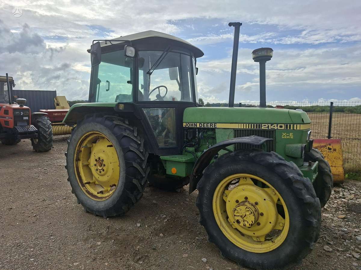 John Deere 2140, traktori