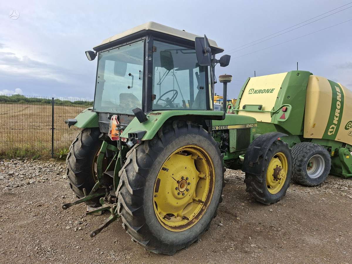 John Deere 2140, tractors