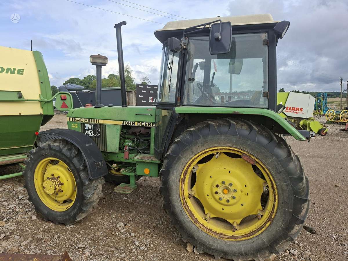 John Deere 2140, tractors