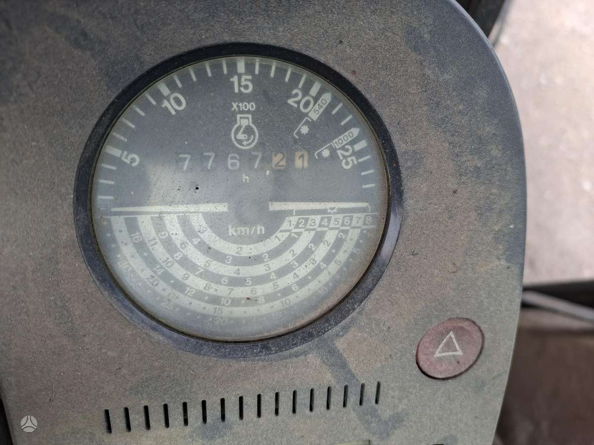 John Deere 2140, tractors