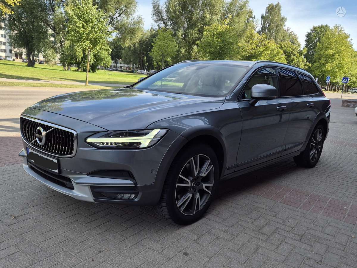 Volvo V90 Cross Country - 1