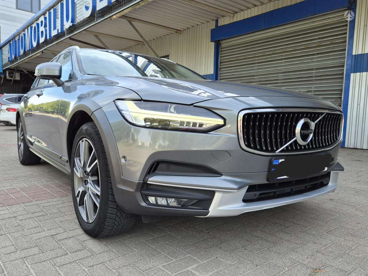 Volvo V90 Cross Country - 3