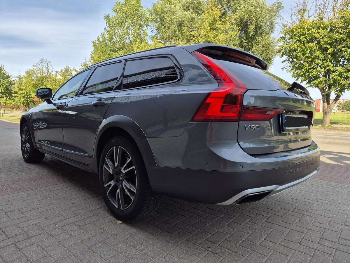 Volvo V90 Cross Country - 6