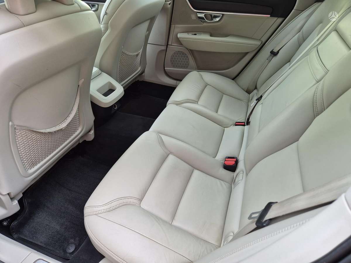 Volvo V90 Cross Country - 10