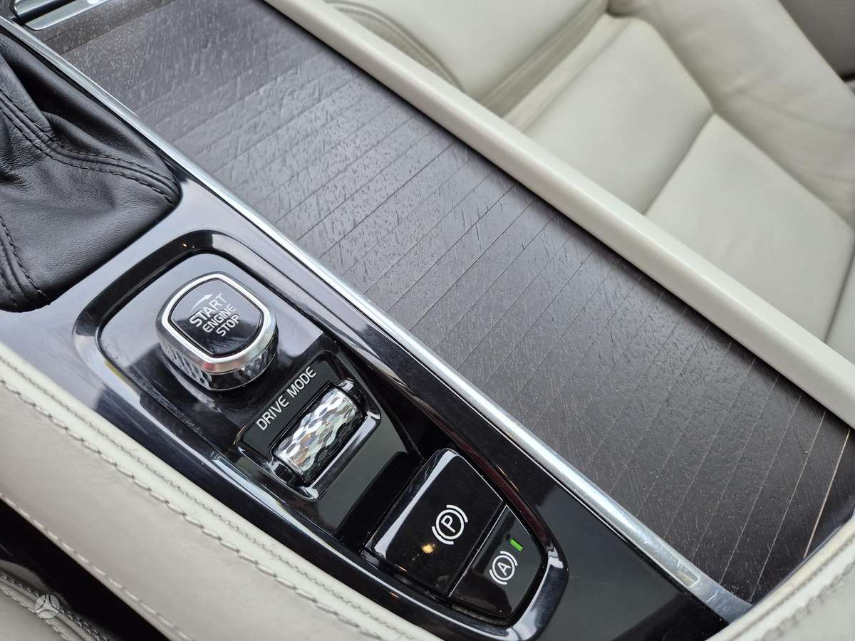 Volvo V90 Cross Country - 11
