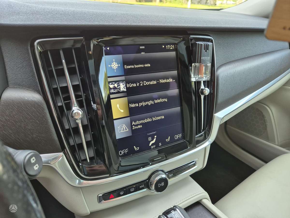 Volvo V90 Cross Country - 12