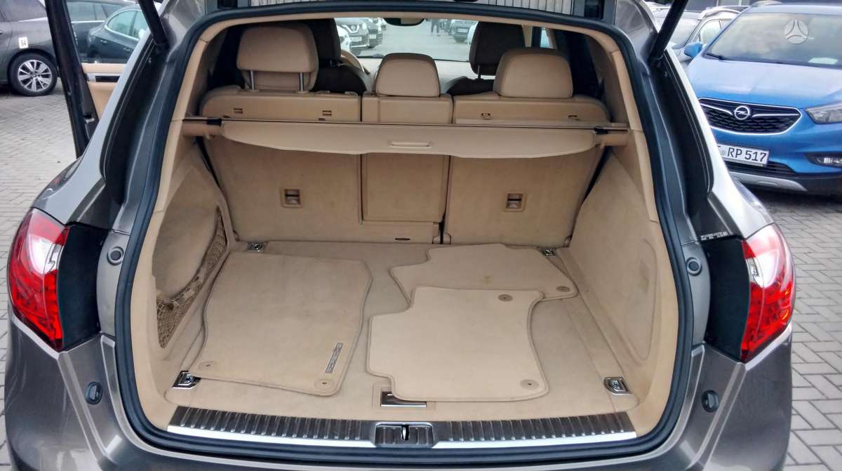 Porsche Cayenne - 11
