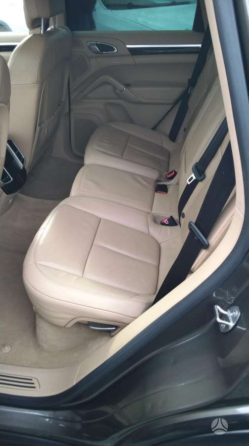 Porsche Cayenne - 6