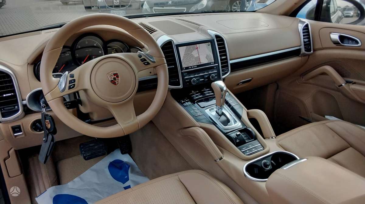 Porsche Cayenne - 4