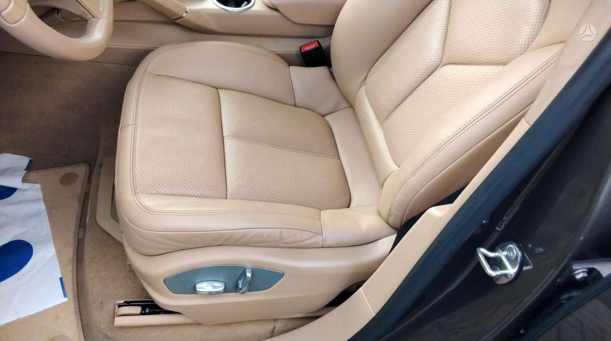 Porsche Cayenne - 5