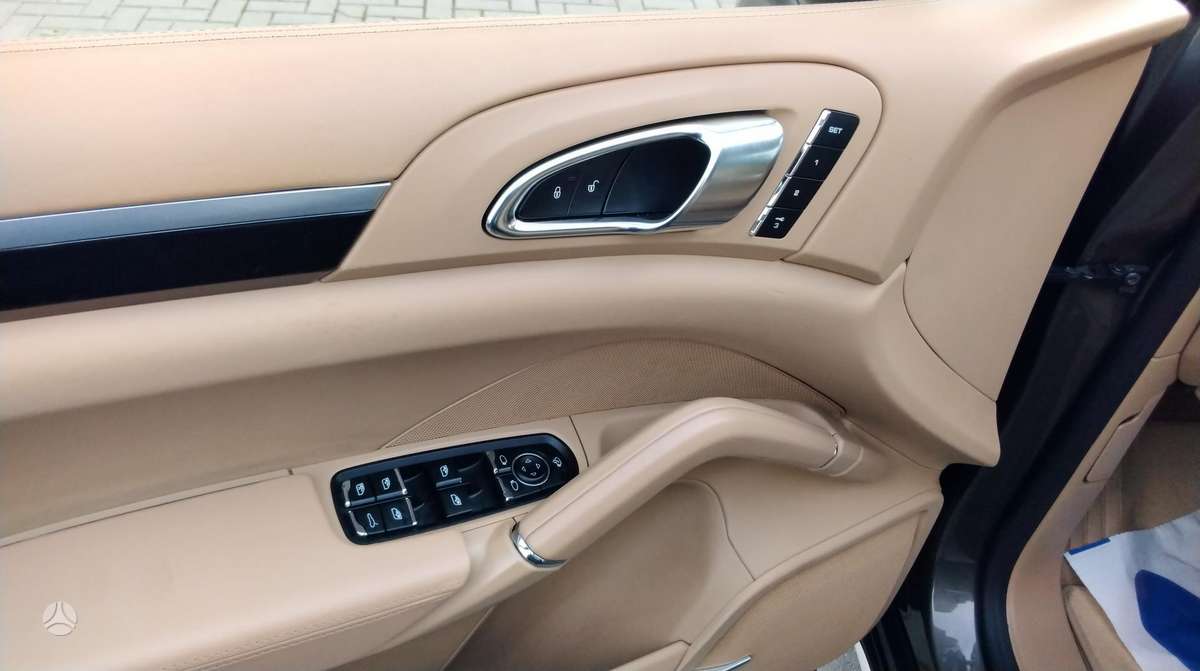 Porsche Cayenne - 7
