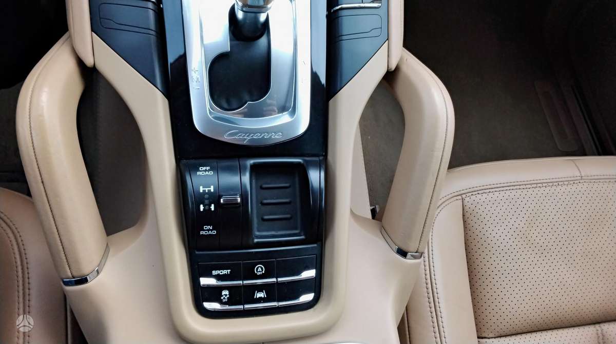 Porsche Cayenne - 10