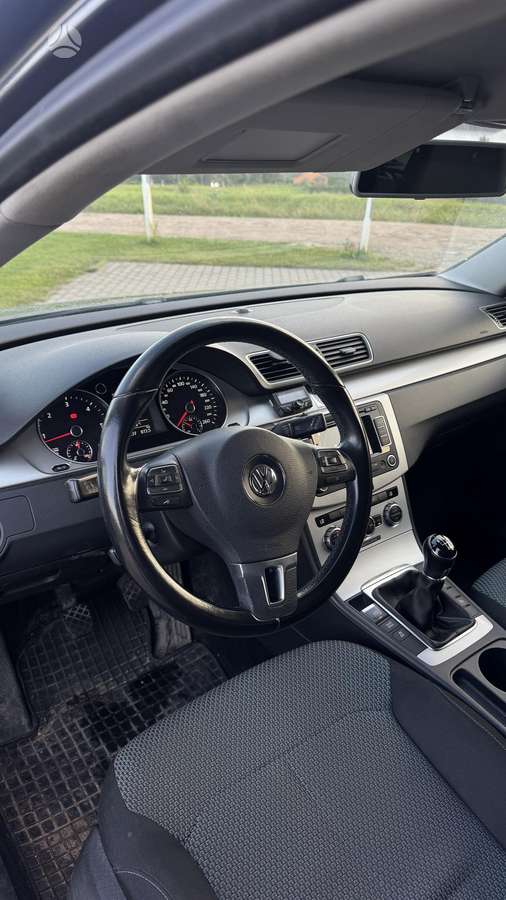 Volkswagen Passat - 11