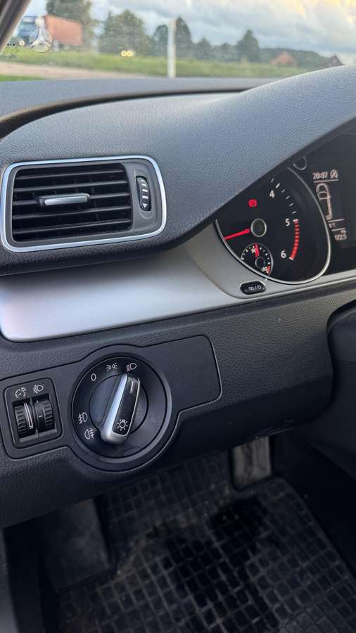 Volkswagen Passat - 12