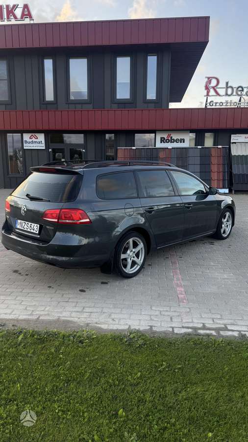 Volkswagen Passat - 1