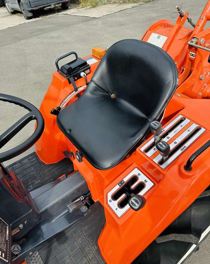 Hinomoto N200, tractors