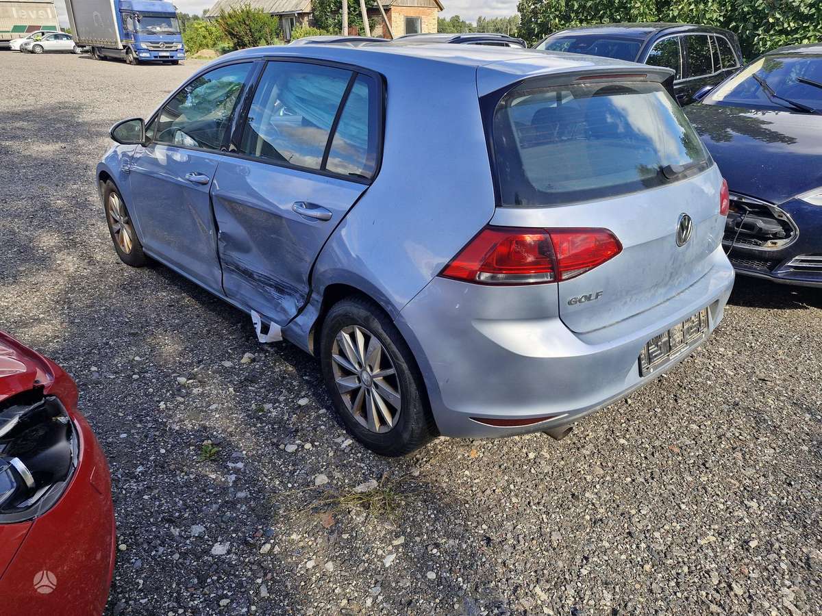 Volkswagen Golf - 8