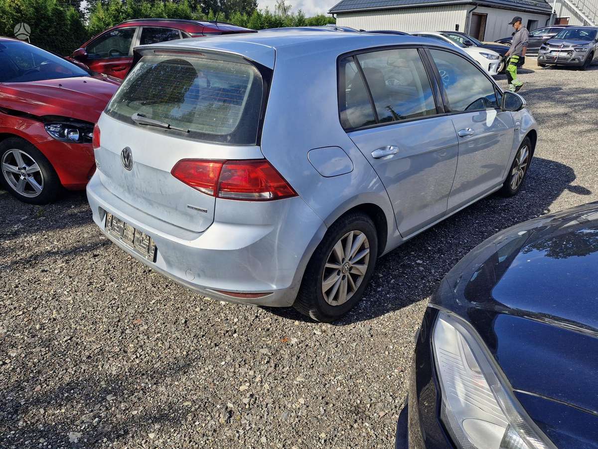 Volkswagen Golf - 11