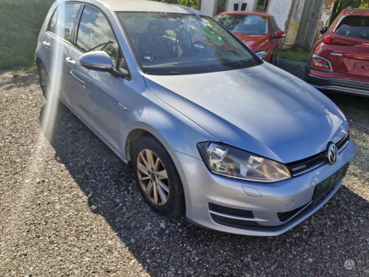 Volkswagen Golf - 1