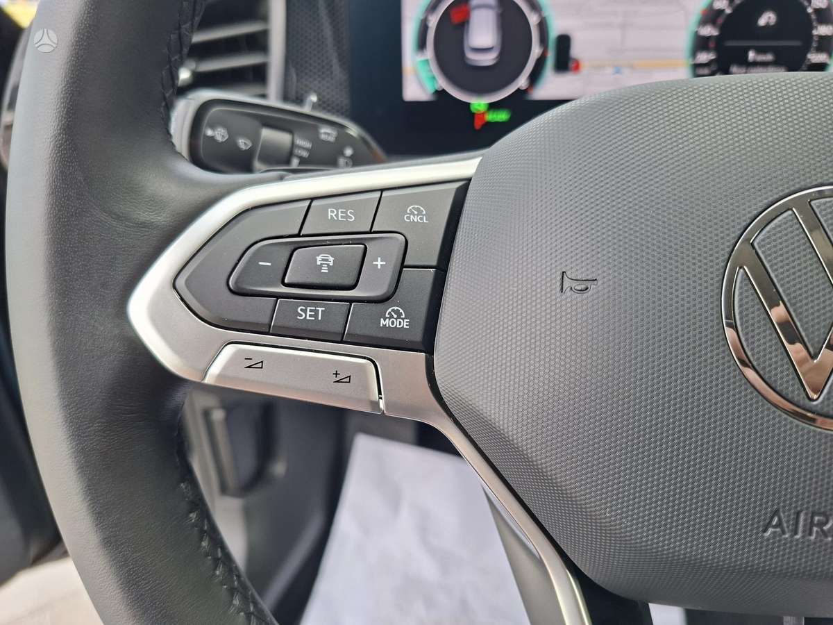 Volkswagen Passat - 11