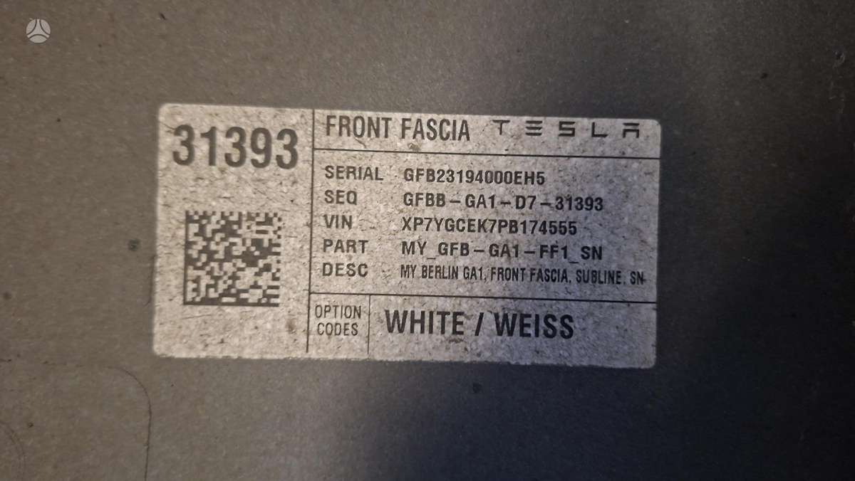 Tesla Model Y Cen31421