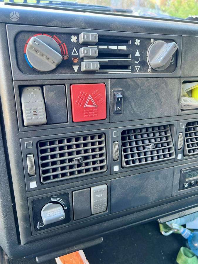 Iveco ML120E24, kietašoniai