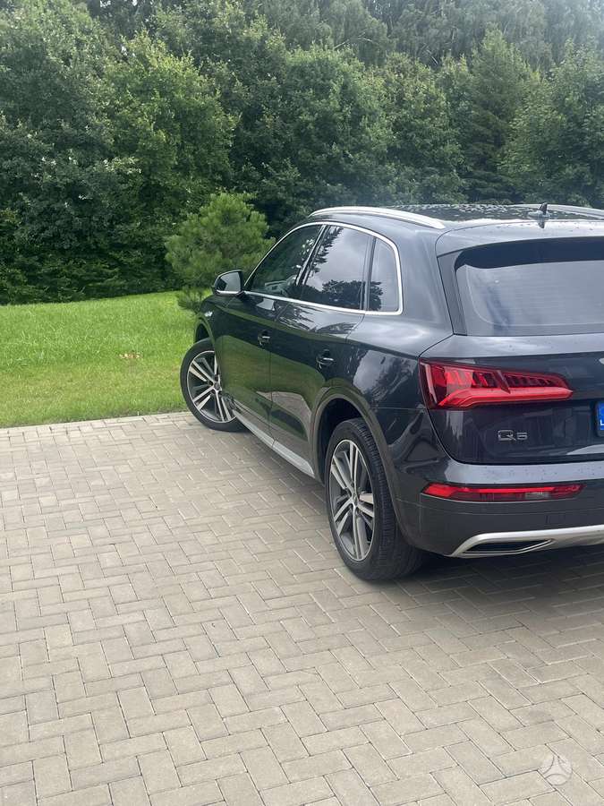 Audi Q5, 2.0 l., Минивэн
