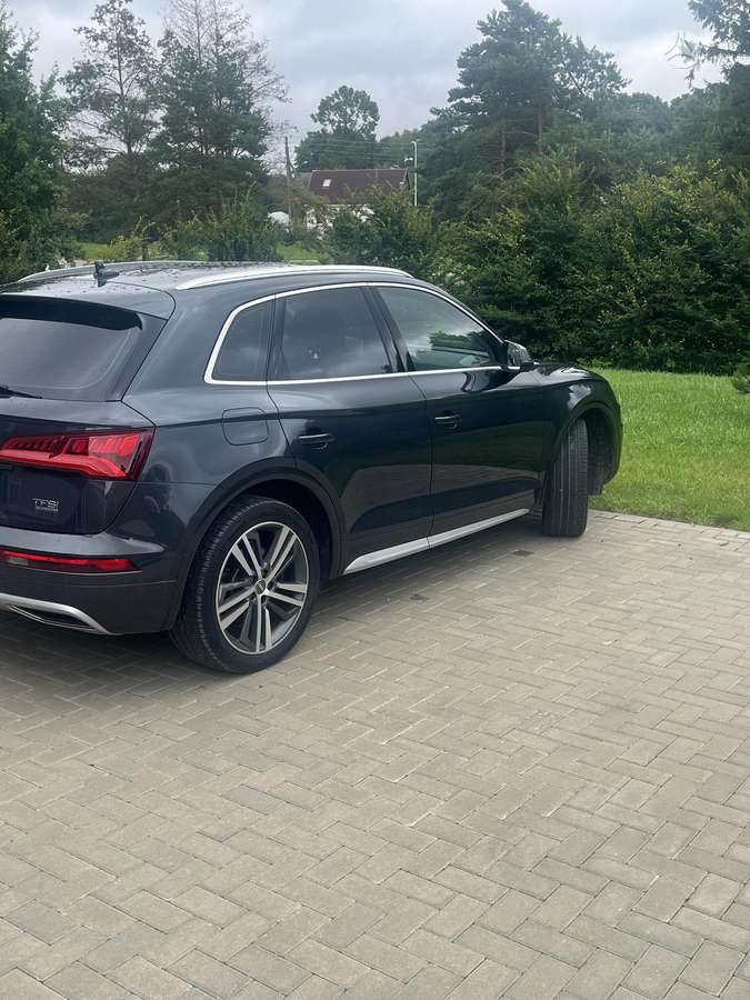 Audi Q5, 2.0 l., Минивэн