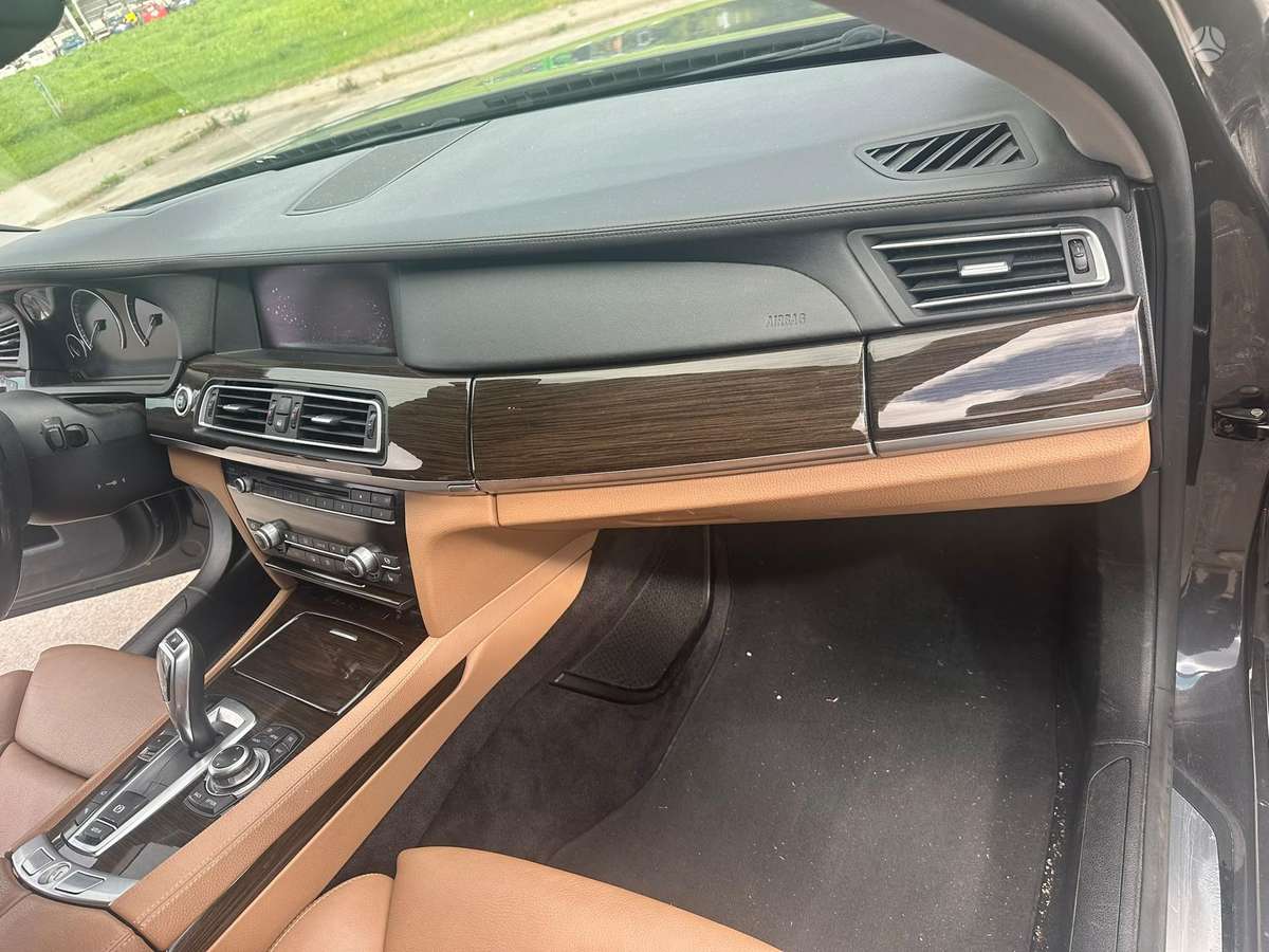 BMW 740, 3.0 l., Седан