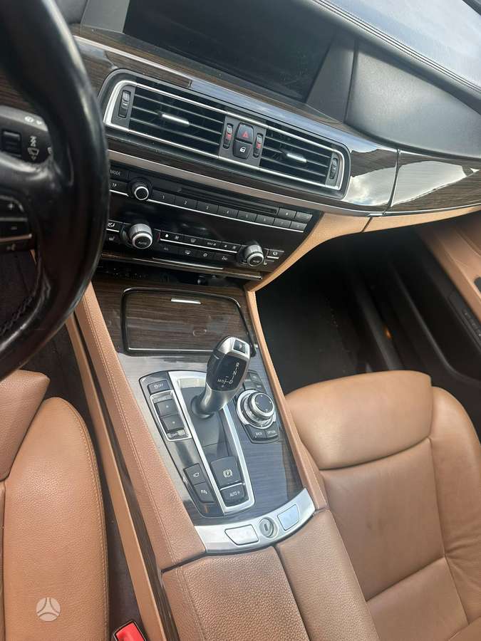 BMW 740, 3.0 l., Седан