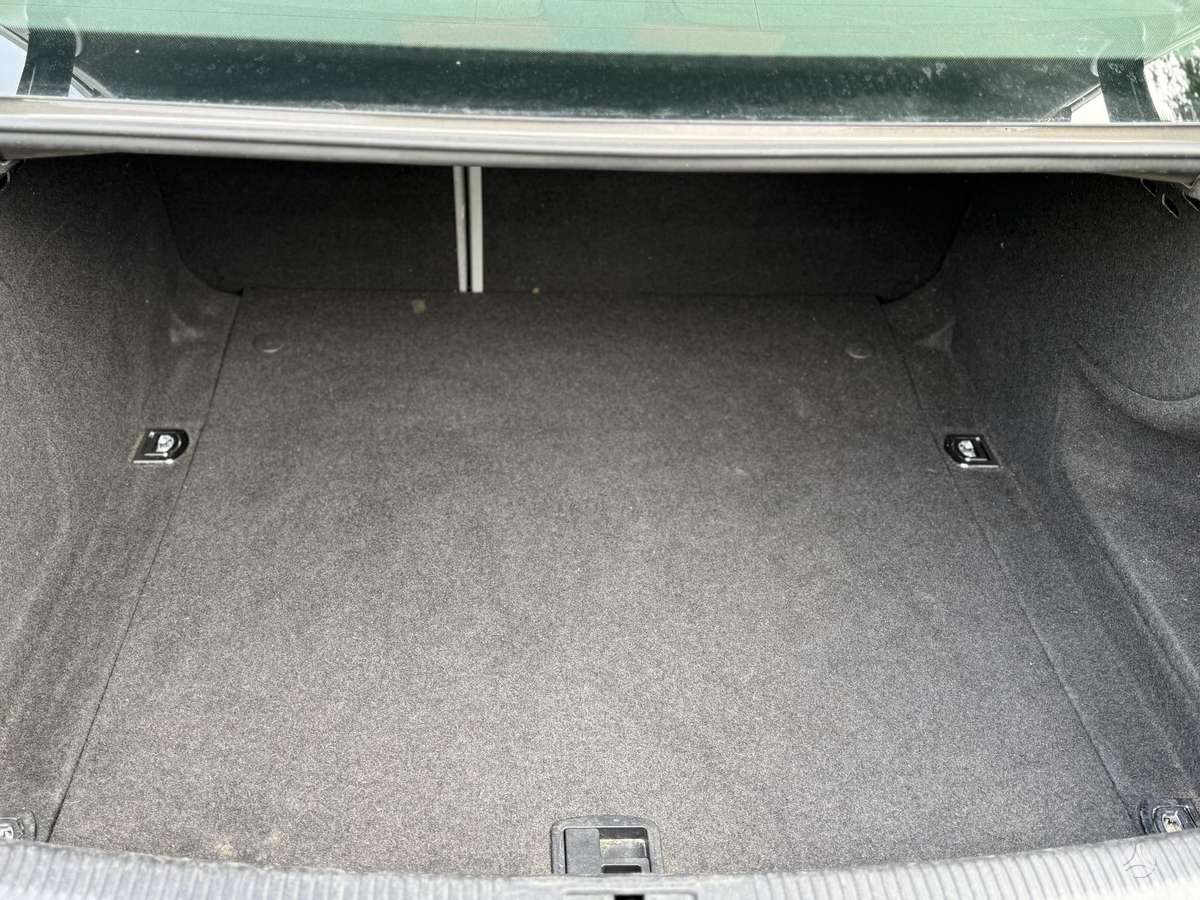 Audi A4, 1.8 l., Седан