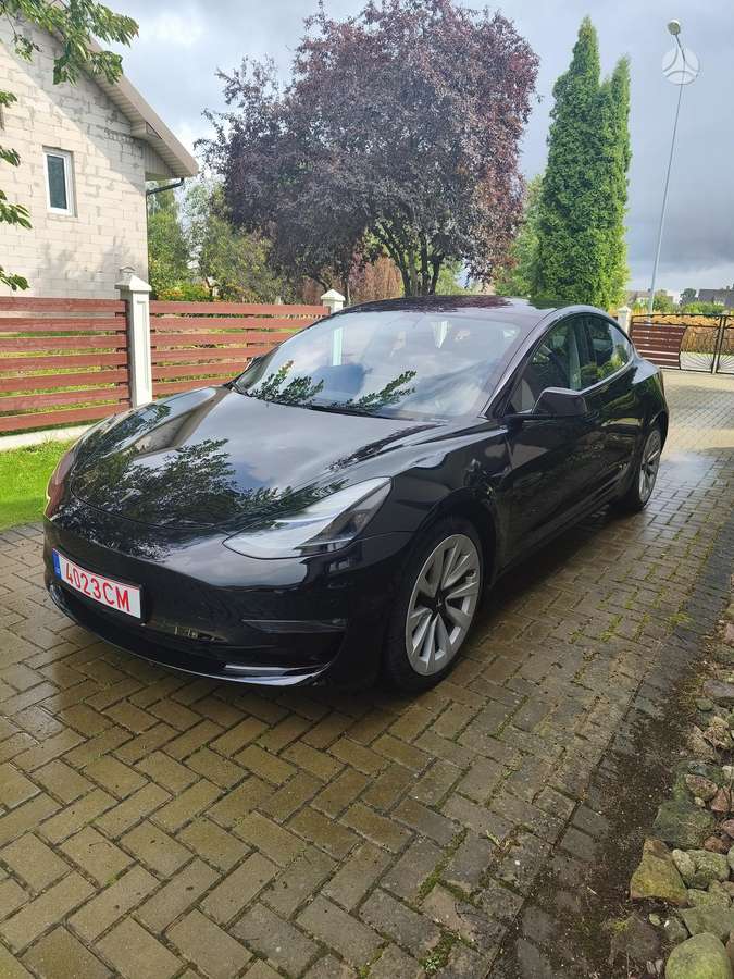 Tesla Model 3 - 3