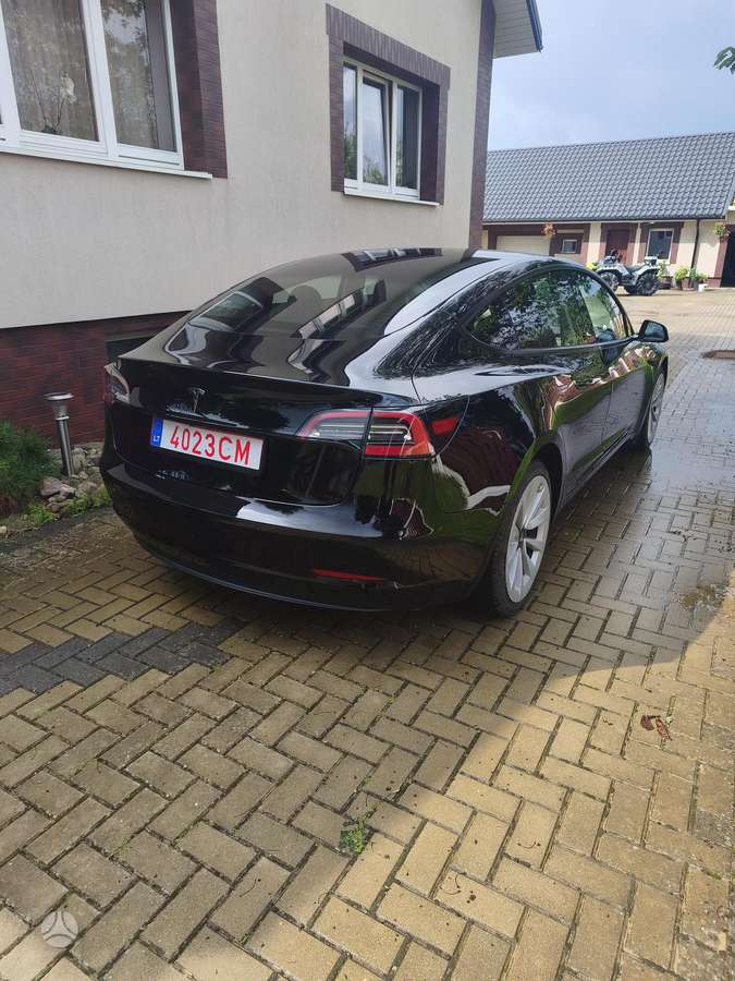 Tesla Model 3 - 4