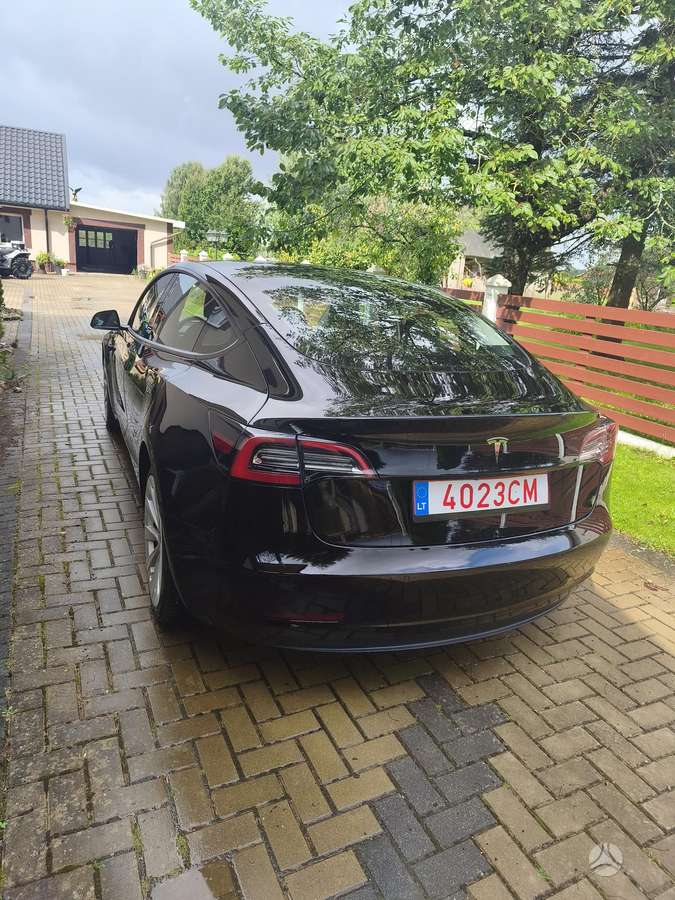 Tesla Model 3 - 5