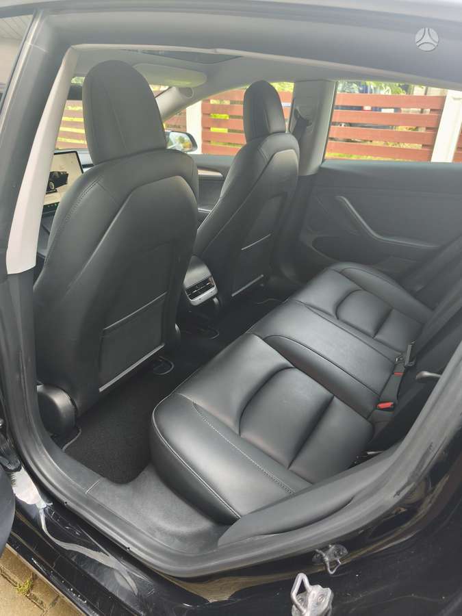 Tesla Model 3 - 8