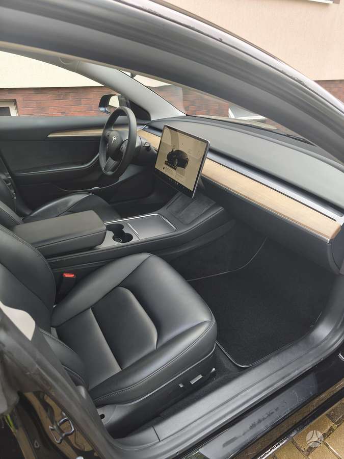 Tesla Model 3 - 7