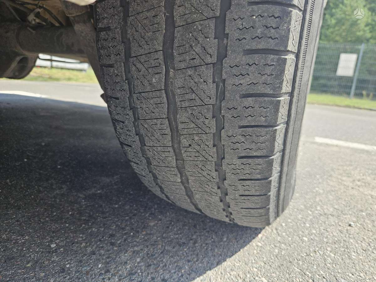 Mercedes-Benz Sprinter, Коммерческий