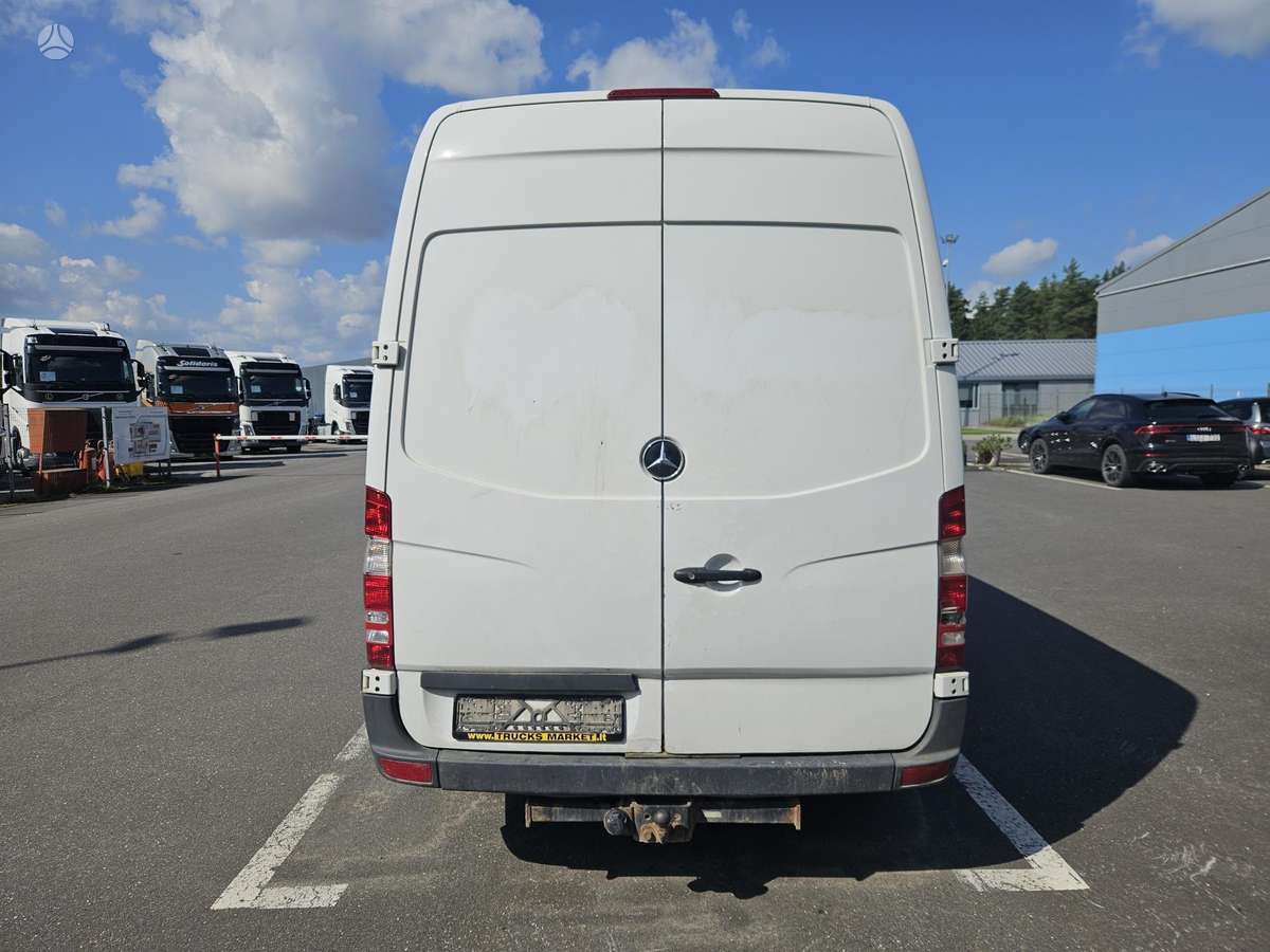 Mercedes-Benz Sprinter, Коммерческий