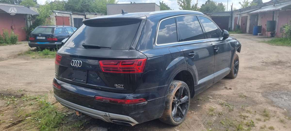 Audi Q7, 3.0 l., off-road / crossover