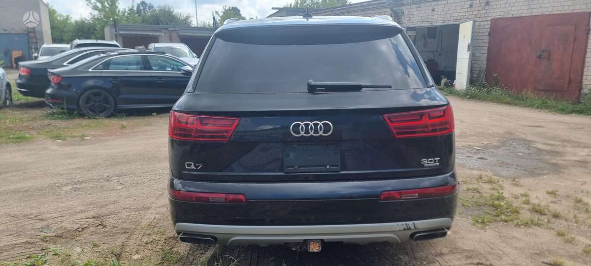 Audi Q7, 3.0 l., off-road / crossover