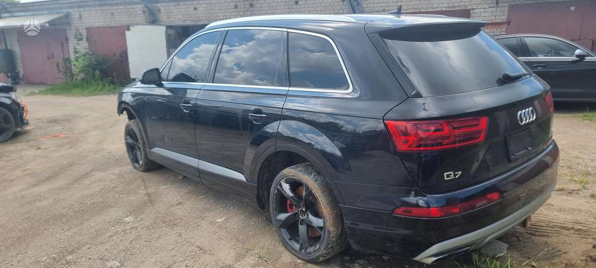 Audi Q7, 3.0 l., off-road / crossover