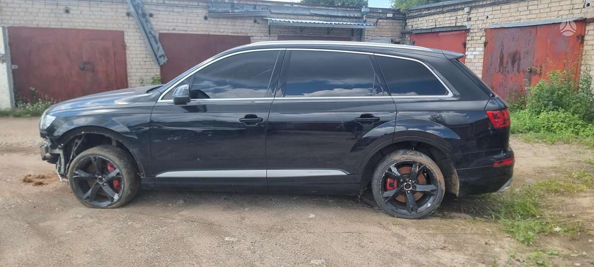 Audi Q7, 3.0 l., off-road / crossover