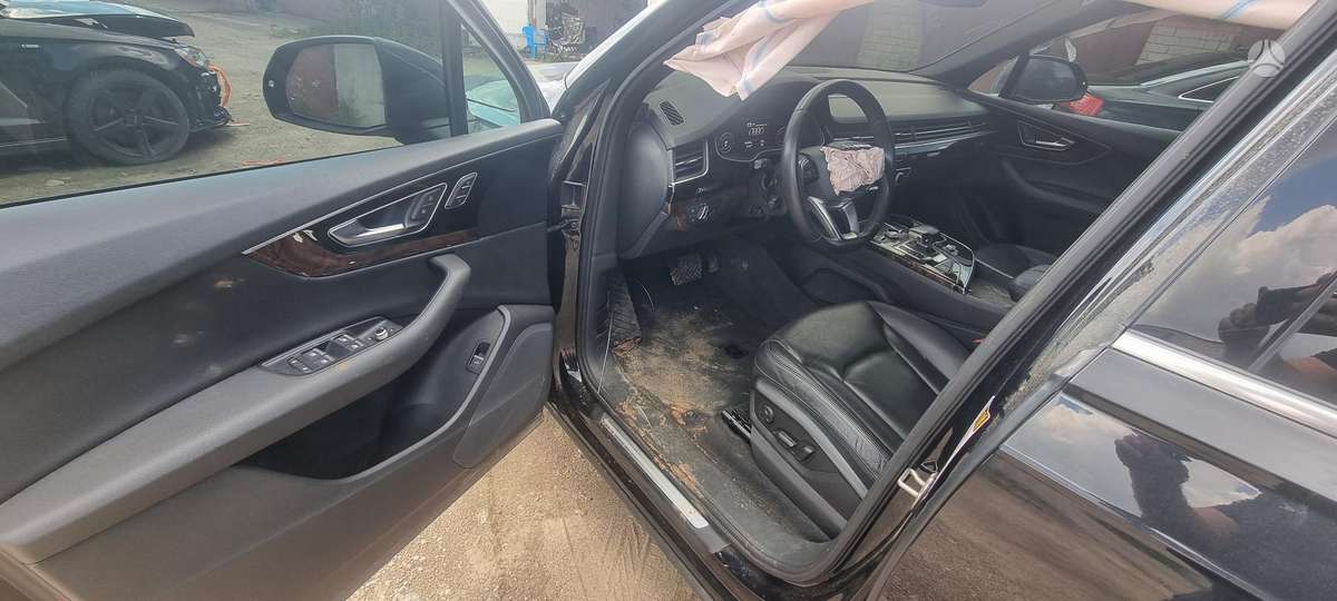 Audi Q7, 3.0 l., off-road / crossover