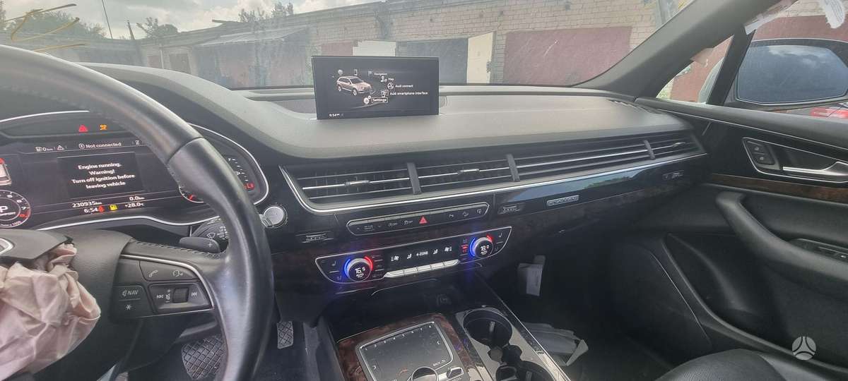 Audi Q7, 3.0 l., off-road / crossover