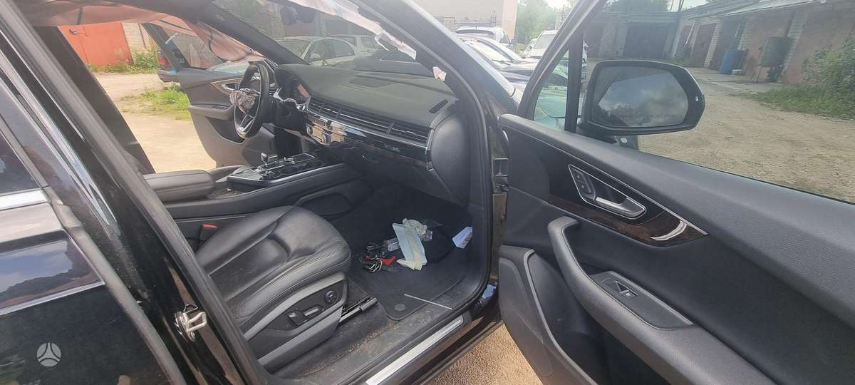 Audi Q7, 3.0 l., off-road / crossover