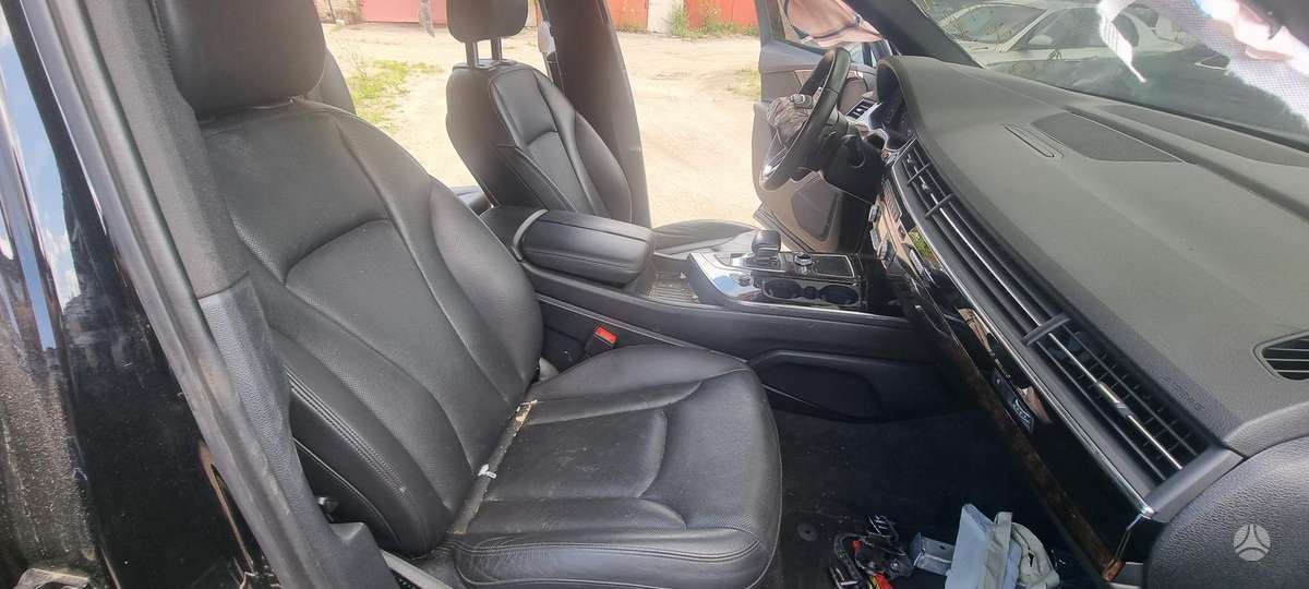 Audi Q7, 3.0 l., off-road / crossover