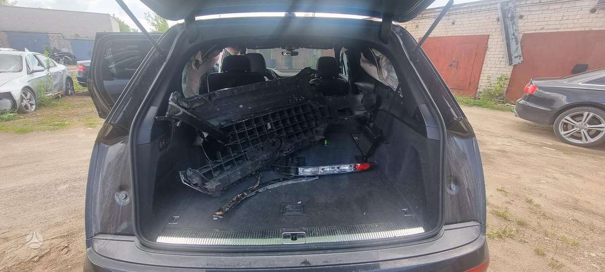 Audi Q7, 3.0 l., off-road / crossover