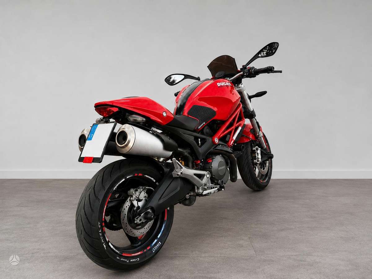 Ducati Monster 696cc, street / classic