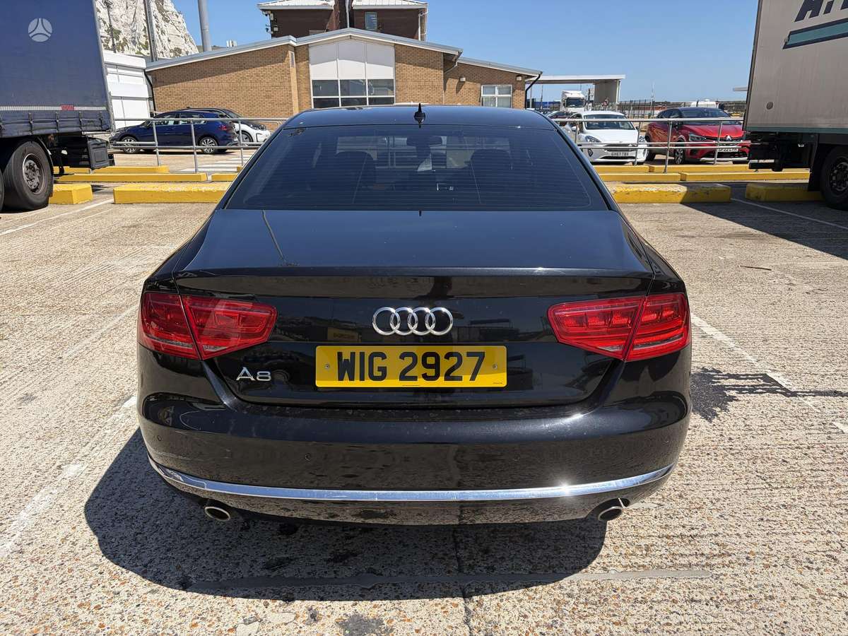 Audi A8, 3.0 l., Седан